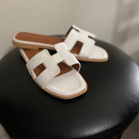 New Iconic Cut-Out Silhouette Sandals - Picture 8 of 8